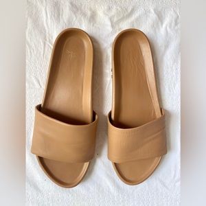 Beek Gallito Leather Slide Sandal